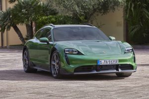 porsche taycan cross turismo 3