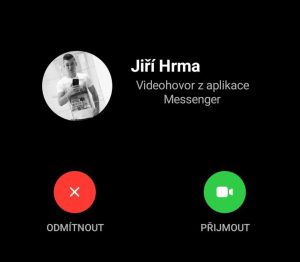 Příchozí videohovor na Facebook Messengeru