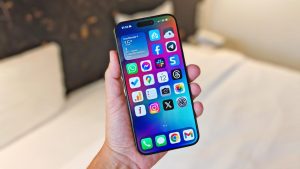iOS 18 umí skryt popisky aplikací na ploše