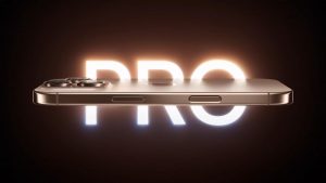 iPhone 16 Pro ve zlaté barvě