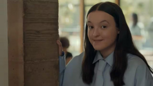 Herečka Bella Ramsey v reklamě na Apple