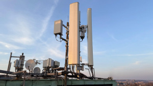 T-Mobile vysílač na střeše paláce Merkur